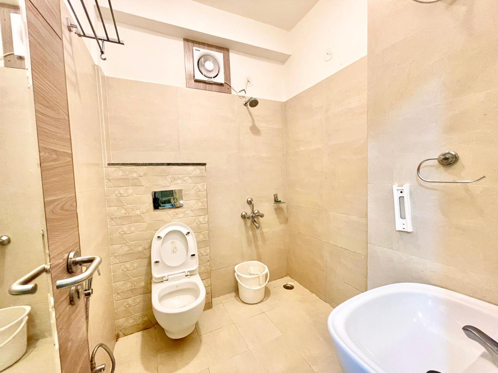 Hotel Rb International ! Puri Near-Sea-Beach-And-Temple Fully-Air-Conditioned-Hotel With-Lift-And-Card Payment Accepted-Parking-Facility, Best Hotel In Puri Exterior photo