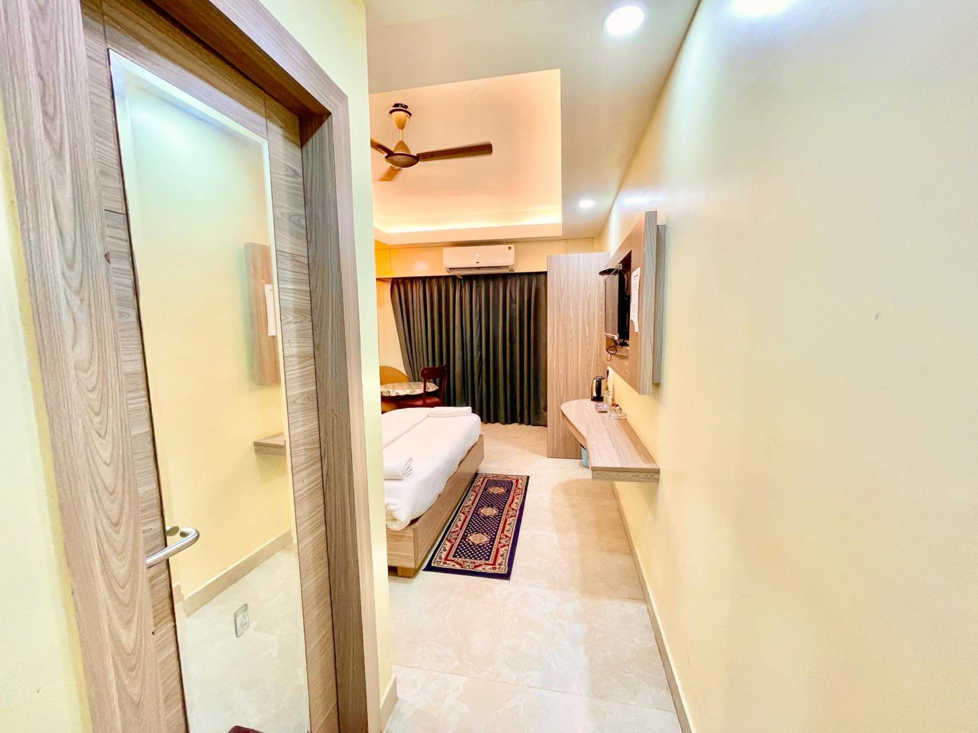 Hotel Rb International ! Puri Near-Sea-Beach-And-Temple Fully-Air-Conditioned-Hotel With-Lift-And-Card Payment Accepted-Parking-Facility, Best Hotel In Puri Exterior photo